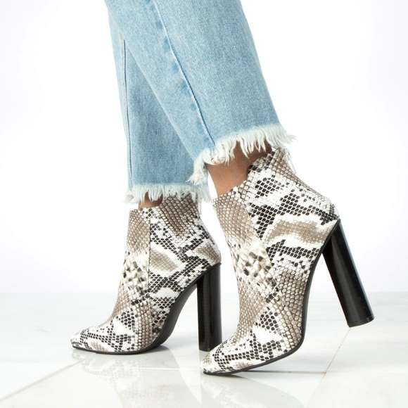 ❗️Last Pair❗️Snake Print Ankle Bootie - Picture 2 of 7